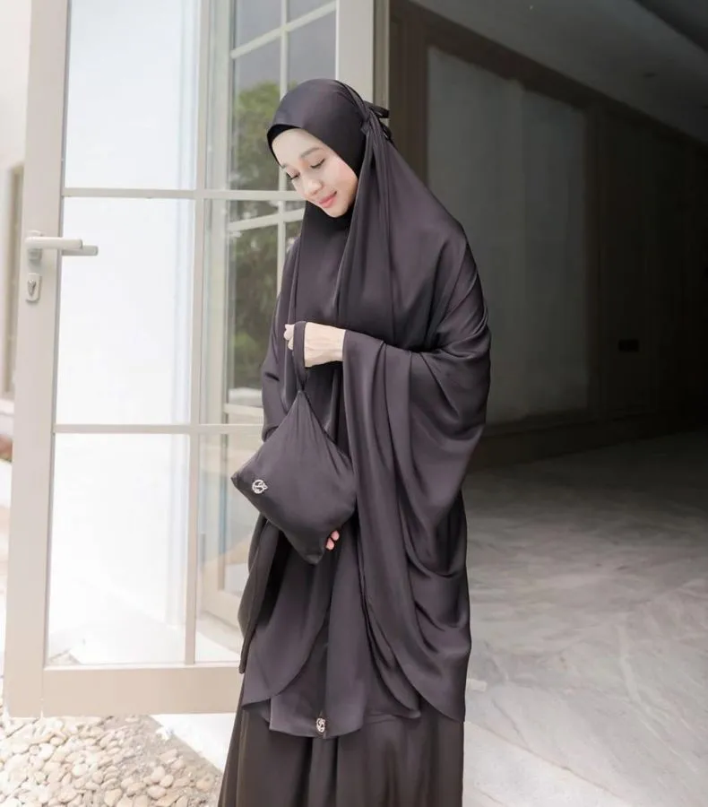 9 Artis yang Punya Brand Mukena Sendiri. Laris Manis Saat Ramadan Terlebih Menjelang Lebaran 14