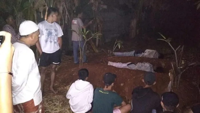 11 Bukti Betapa Kejadian di Depok Sungguh Absurd. Kelak Bisa Jadi Urban Legend nih :D 11 dihukum tidur di kuburan, pocong palsu menangis
