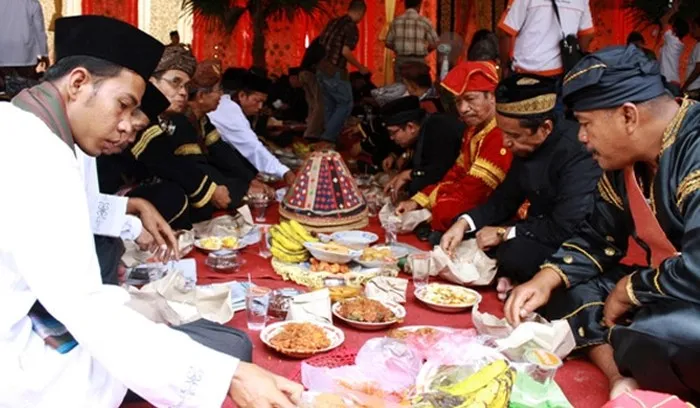 8 Tradisi Makan-Makan Bersama yang Ada di Indonesia, Kamu Pernah Coba yang Mana? 10