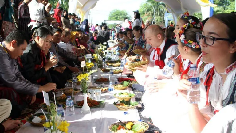 8 Tradisi Makan-Makan Bersama yang Ada di Indonesia, Kamu Pernah Coba yang Mana? 14