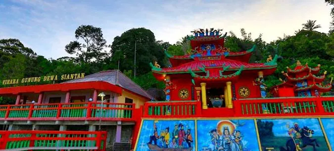 9 Destinasi Wisata Religi yang Tersebar di Indonesia. Kamu Pernah Berkunjung Ke Mana? 16