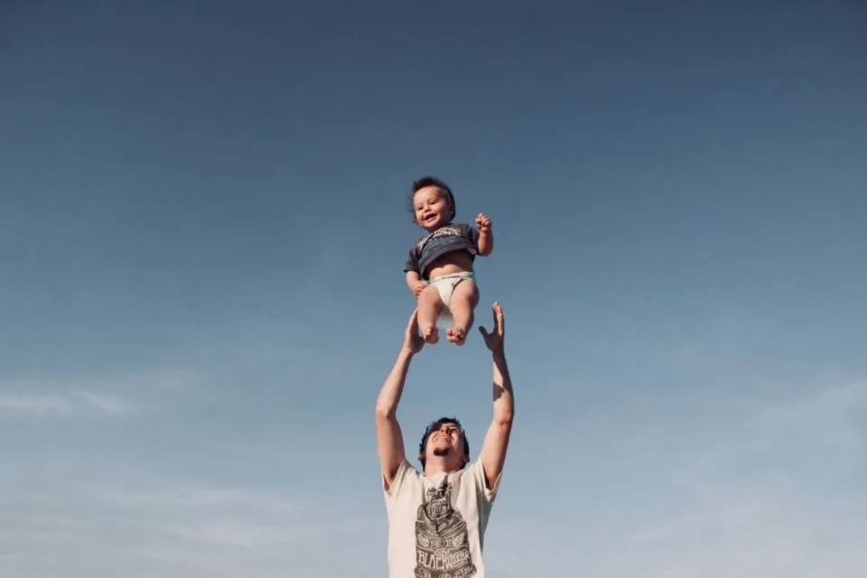 Shaken Baby Syndrome; Risiko yang Bisa Ditimbulkan Jika Mengguncang Bayi Terlalu Keras! 6