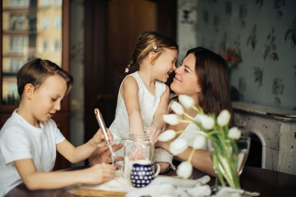 5 Cara Menjaga Kesehatan Mental Anak. Imbasnya Bisa Sampai Dewasa, Lo! 10