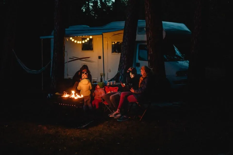 5 Alasan Kamu Harus Mencoba Road Trip Naik Campervan. Petualangan yang Super Seru! 11