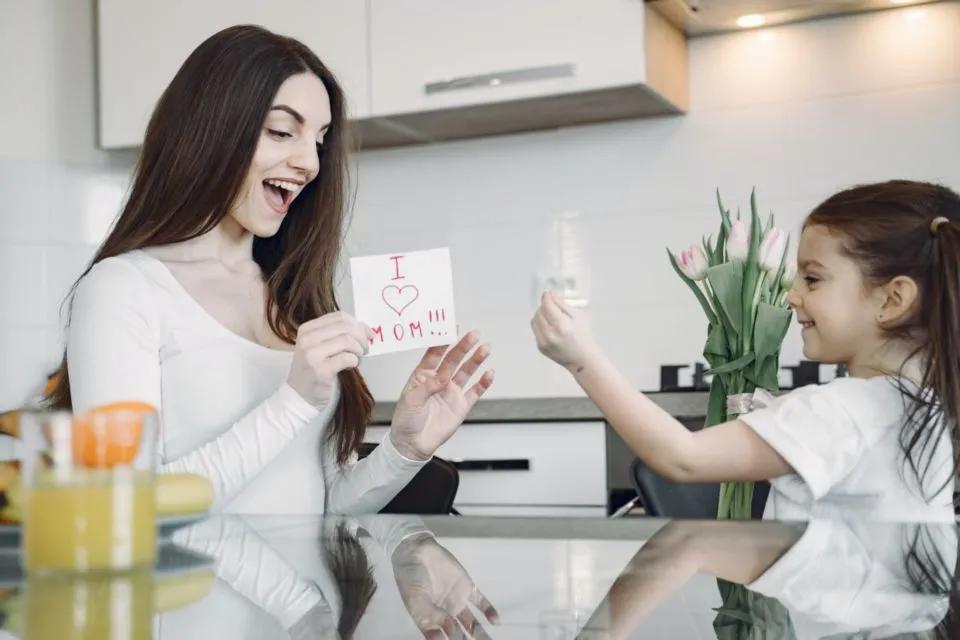20+ Kalimat Positif yang Wajib Dikatakan ke Anak di Berbagai Kondisi. Coba, Yuk! 9