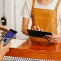 Mengenal QRIS pada Sistem Pembayaran Cashless. Apa Aja Manfaatnya untuk Para Penjual?