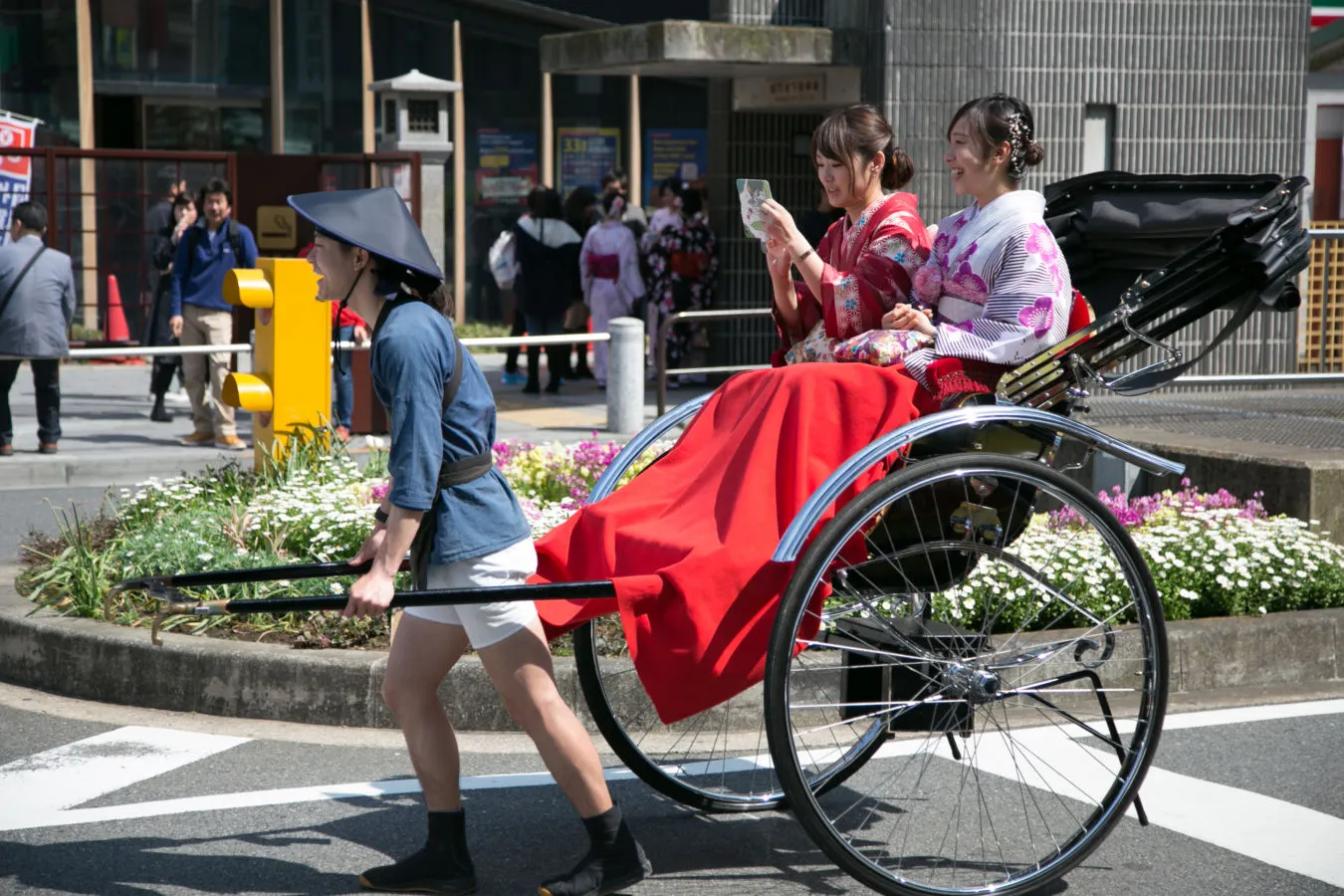 8 Moda Transportasi dari Berbagai Negara di Dunia. Dari Mulai yang Bentuknya Biasa, Sampai yang Unik dan Beda! 9