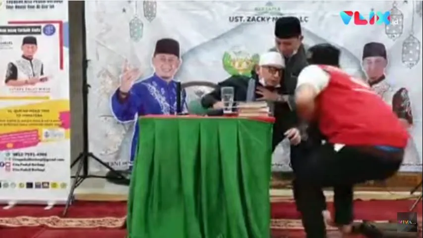 Ambruk Saat Pimpin Zikir, Istri Bantah Kabar Ustaz Zacky Mirza Meninggal. Kini dalam Masa Pemulihan 4