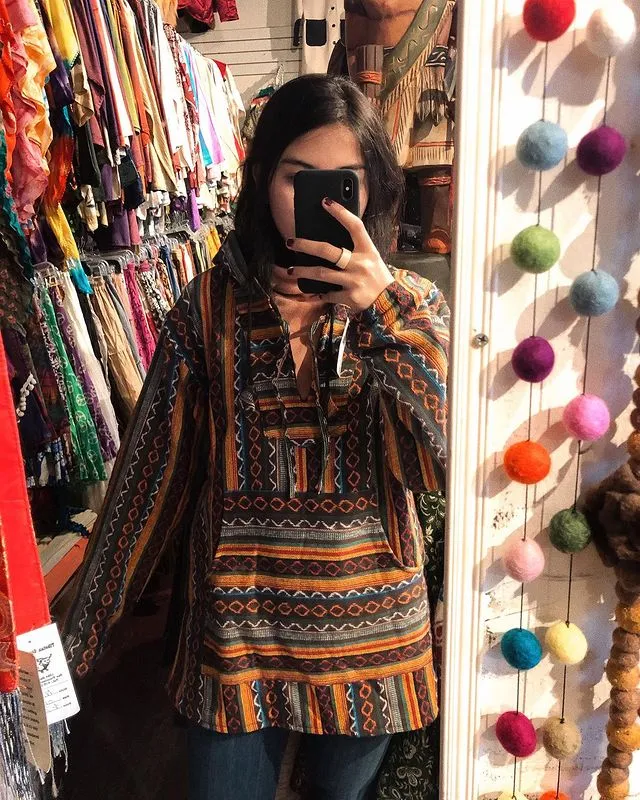 10 Artis yang Ternyata Hobi Thrifting. Nggak Pentingkan Gengsi! 13
