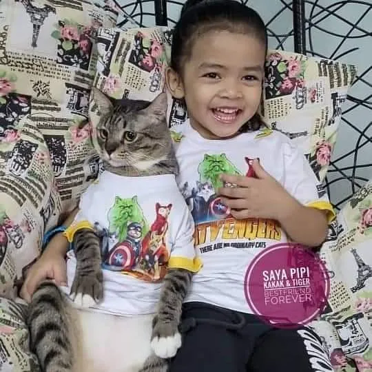 Viral Warganet Beli Kucing agar Anaknya Nggak Main HP Terus, Ujung-ujungnya Malah Main Gadget Bareng 18