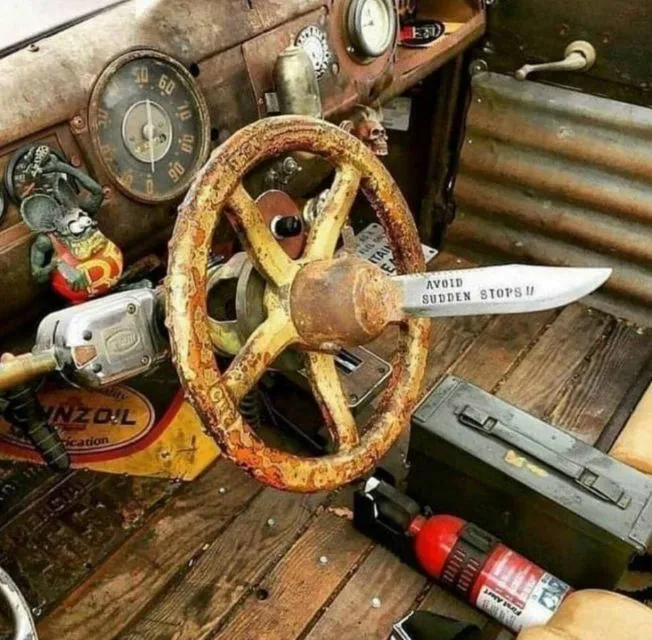 11 Potret Interior Mobil Paling Aneh dan Absurd. Sekali Lihat Rasanya Langsung Pengin Emosi! 14
