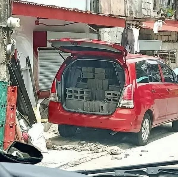 11 Aksi Kendaraan Bawa Barang dengan Cara Nggak Lazim ini Bikin Geleng-Geleng Kepala. Kok Bisa?! 17