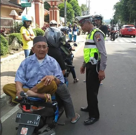 Ngaku Kalau Jenis Motormu Paling Enak buat Boncengan? Pasti Belum Pernah Lihat Foto-Foto ini~ 19