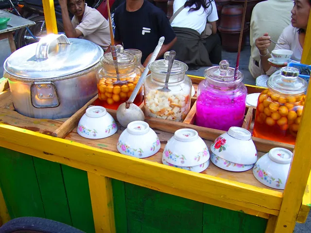 Cita Rasa Tionghoa dan Nusantara dalam Wedang Ronde, Bulatan Ketan dengan Siraman Kuah Jahe 4