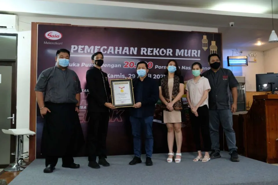 Sasa Pecahakan Rekor MURI melalui Gelaran Berbuka Puasa dengan 20.000 Porsi Nasi Goreng 4
