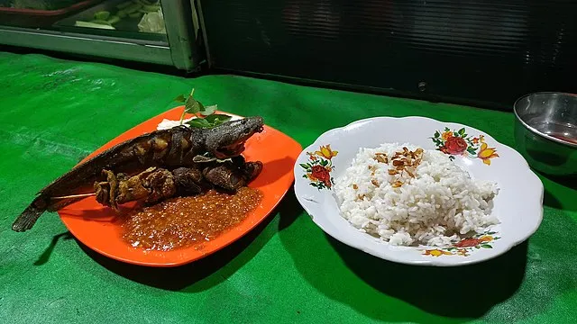 Cerita Unik di Balik Popularitas Pecel Lele Lamongan, Penguasa Kuliner Malam di Berbagai Daerah 5
