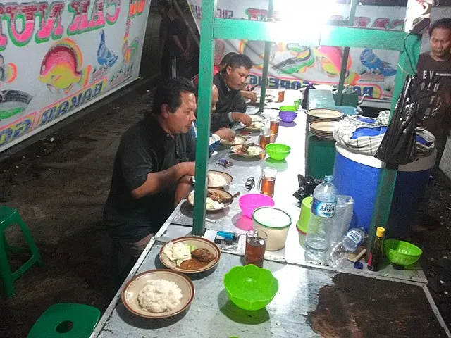 Cerita Unik di Balik Popularitas Pecel Lele Lamongan, Penguasa Kuliner Malam di Berbagai Daerah 8