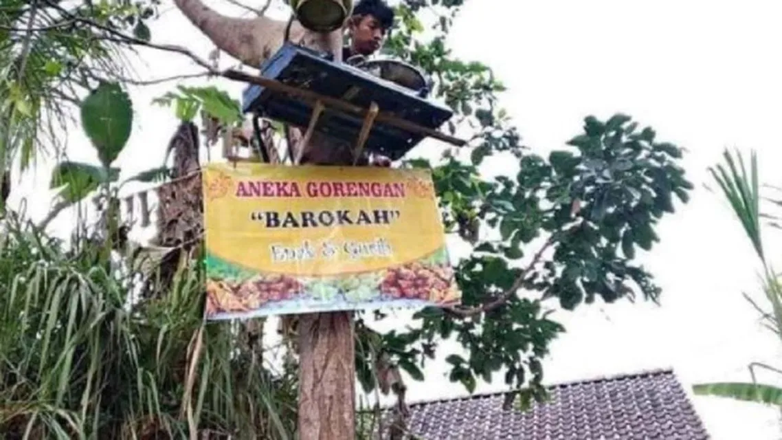 10 Lokasi Warung Absurd yang Bikin Gagal Fokus. Bikin Pembeli Bingung dan Mikir Dua Kali 17