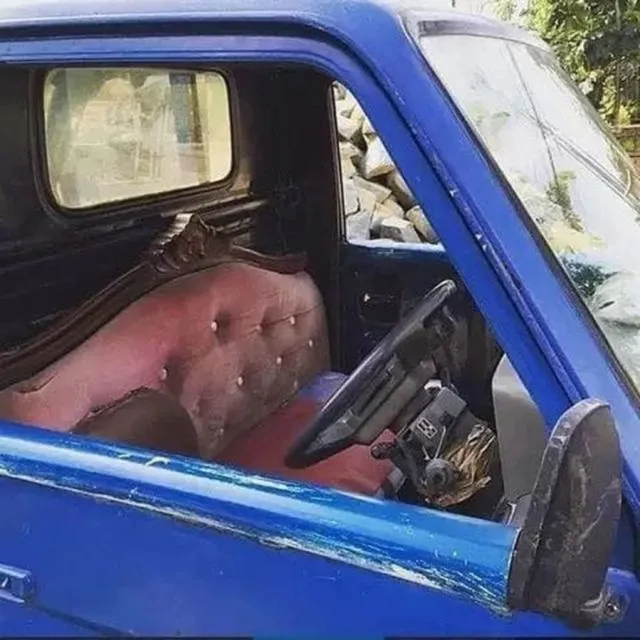11 Potret Interior Mobil Paling Aneh dan Absurd. Sekali Lihat Rasanya Langsung Pengin Emosi! 15