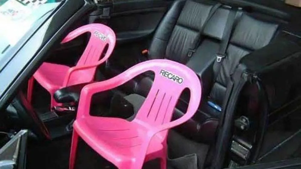 11 Potret Interior Mobil Paling Aneh dan Absurd. Sekali Lihat Rasanya Langsung Pengin Emosi! 16