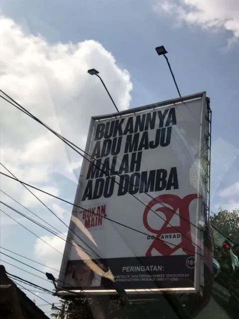 11 Pesan dan Tamparan Keras Paling Epik dari Baliho Iklan Rokok. Dijamin Menohok Banget! 19