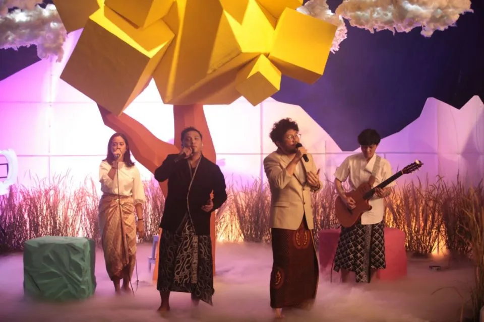 Untuk Tuntaskan Rindu Kampung Halaman, Tonton Konser dengan Set Tematik Ini 3