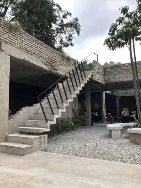 Lagi Tren Desain 'Setengah Jadi' ala Coffee Shop, 10 Potret ini Justru Bikin Nyengir yang Melihat 11