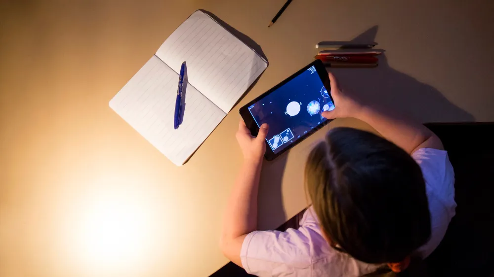 Mencegah Anak Kecanduan Gadget Itu Ada Triknya. Nih, Bekal Berharga Buat Orang Tua! 12