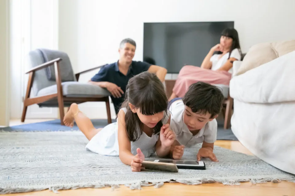 Mencegah Anak Kecanduan Gadget Itu Ada Triknya. Nih, Bekal Berharga Buat Orang Tua! 11