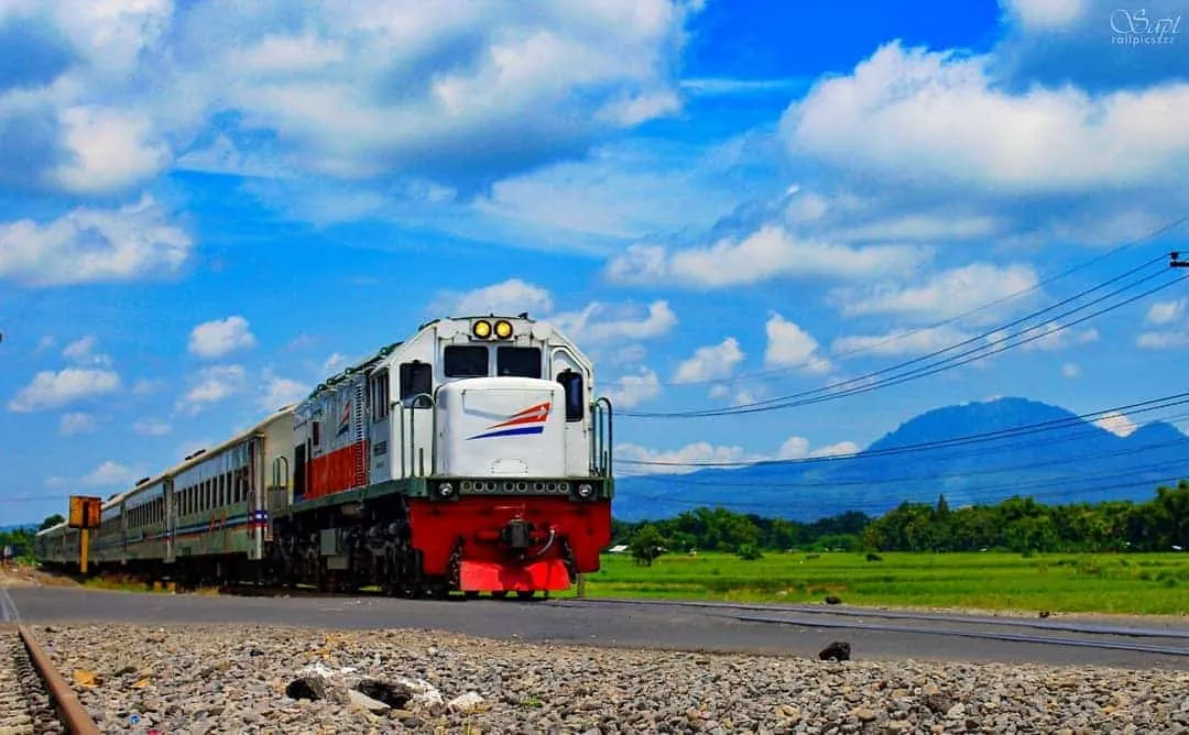 10 Jalur Kereta Api Terindah di Indonesia. Pemandangannya Bikin Kangen dan Nyaman 15
