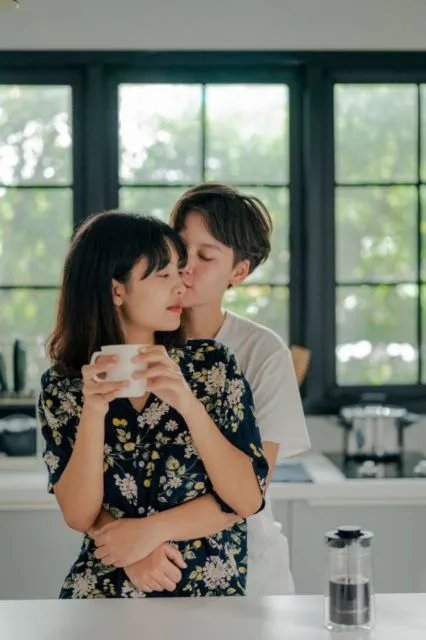 Memahami Arti 5 Bahasa Tubuh Pria yang Paling Dasar. Suami Pasti Kerap Lakukan Ini Nih! 10