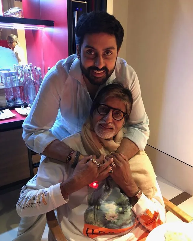 8 Artis Bollywood yang Mirip Banget Sama Anak Mereka. Kayak Kembar! 9