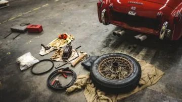 5 Skill Dasar Otomotif yang Harus Dimiliki Cowok. Stay Cool Kalau Motor Macet!