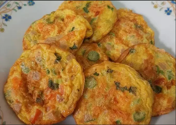 6 Resep Martabak Telur Simpel Aneka Isian. Bisa untuk Ide Jualan! 11 resep martabak telur mini bulat
