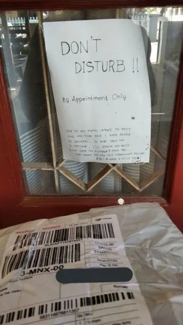 11 Pemberitahuan Absurd dari Pelanggan untuk Kurir Paket di Depan Rumah. Sabar, ya, Bang! 21
