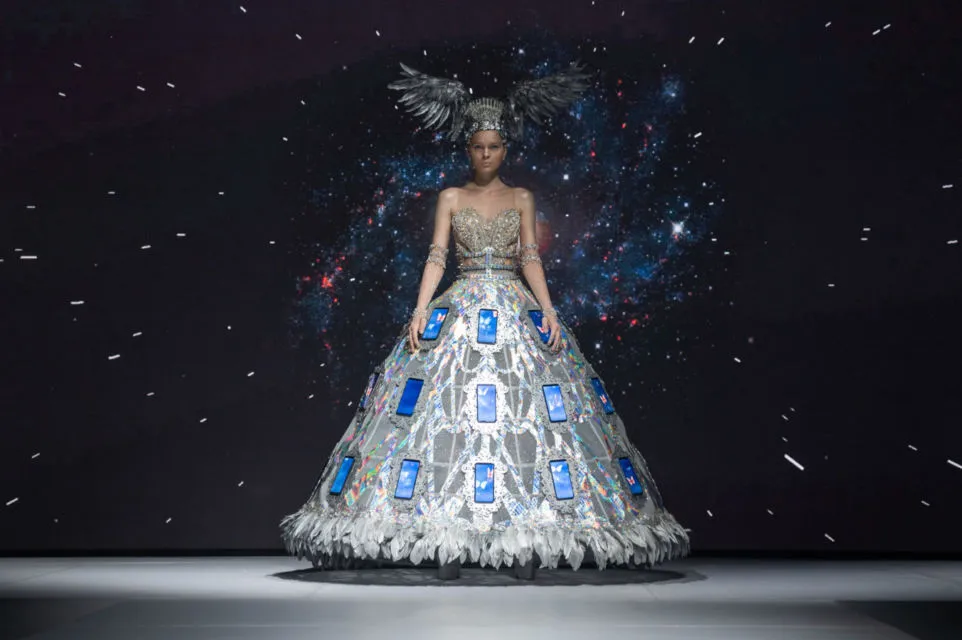 Melalui Fashion Show Xiaomi Indonesia Resmi Luncurkan Perangkat Mi 11 Lite dan Mi 11 Ultra 7