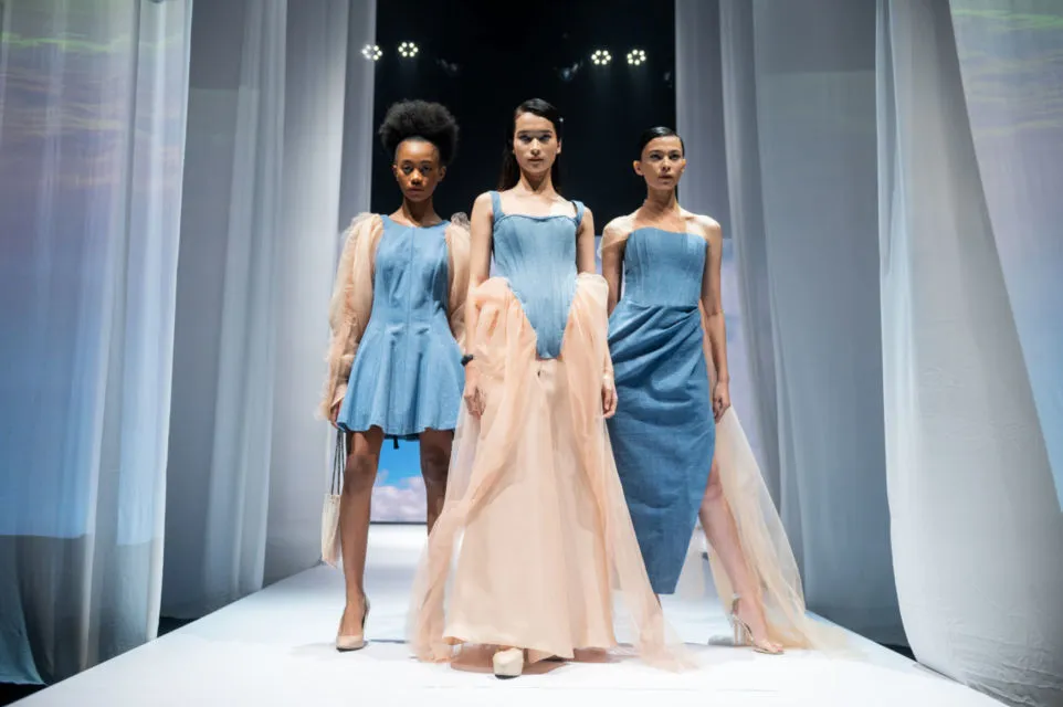 Melalui Fashion Show Xiaomi Indonesia Resmi Luncurkan Perangkat Mi 11 Lite dan Mi 11 Ultra 8