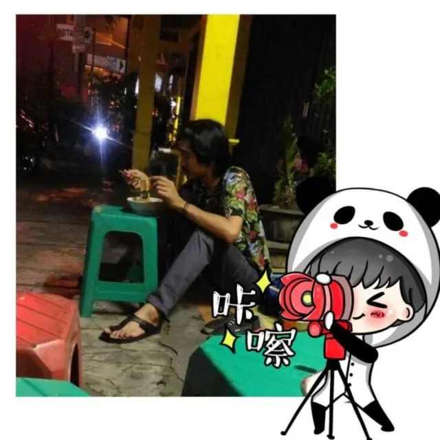Identik dengan Kemewahan, 12 Artis ini Tak Gengsi Makan di Warung Pinggir Jalan. Tetap Sederhana! 20