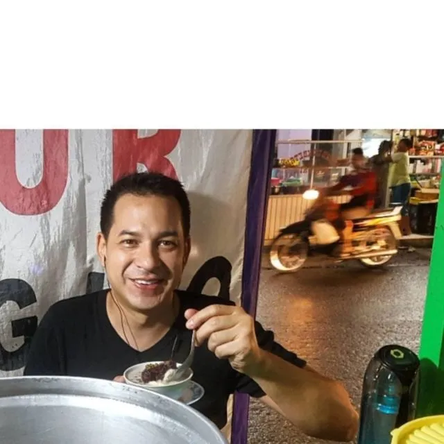 Identik dengan Kemewahan, 12 Artis ini Tak Gengsi Makan di Warung Pinggir Jalan. Tetap Sederhana! 22