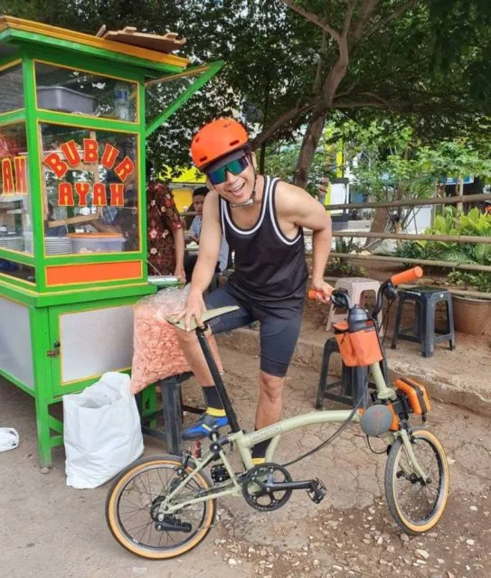 Identik dengan Kemewahan, 12 Artis ini Tak Gengsi Makan di Warung Pinggir Jalan. Tetap Sederhana! 16