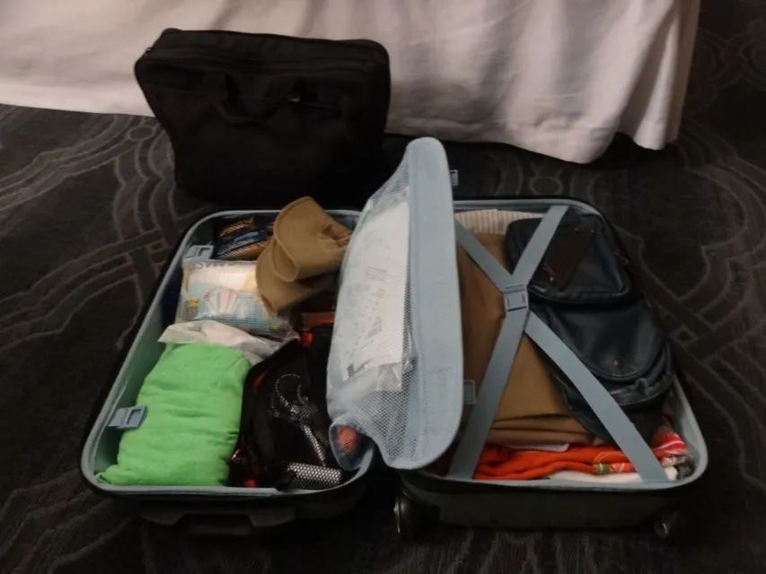 7 Cara Packing Baju di Koper agar Muat Banyak 9