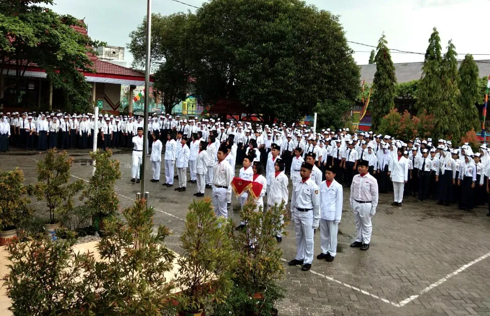 5 Hal Seru yang Sering Terjadi Saat Upacara Sekolah. Jadi Kangen! 10
