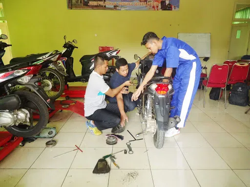 Cobaan Saat Servis Motor di Bengkel Resmi. Ada yang Pernah Ngerasain? 5 Servis motor