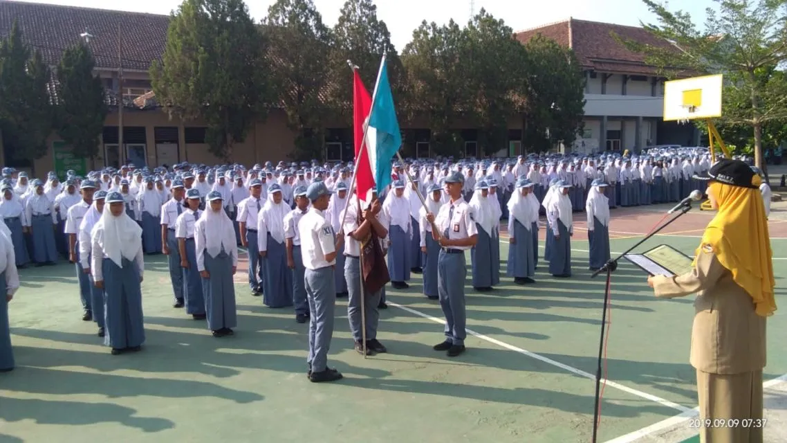 5 Hal Seru yang Sering Terjadi Saat Upacara Sekolah. Jadi Kangen! 9