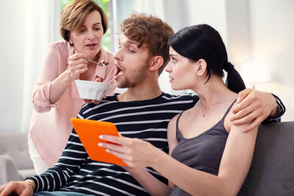Cara Menghadapi Intervensi Orang Tua atau Mertua dalam Urusan Rumah Tangga. Saatnya Tegas, tapi Sopan! 9