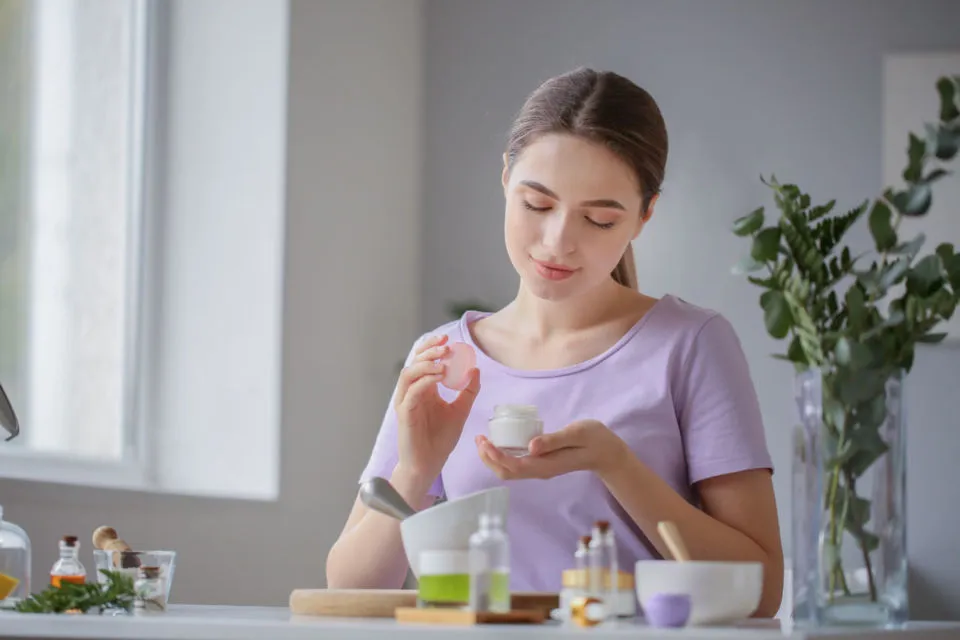 Lebih Baik yang Mana, Pakai Skincare 1 Paket atau Pakai Beda-beda Merek? Ini Pertimbangannya! 8