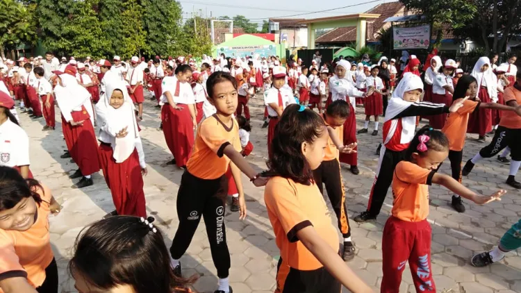 Jenis Bocah di Momen Senam Zaman SD. Kamu Termasuk yang Mana? 8
