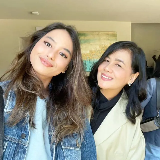 Sosok Adik Curi Perhatian saat Maudy Ayunda Wisuda, ini Fakta Menarik Seputar Amanda Khairunnisa 17