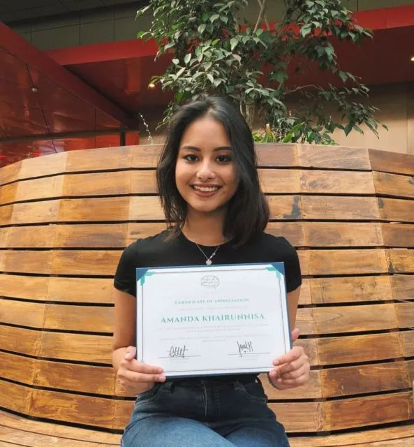 Sosok Adik Curi Perhatian saat Maudy Ayunda Wisuda, ini Fakta Menarik Seputar Amanda Khairunnisa 18