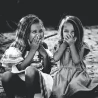 6 Kesalahan Orang Tua yang Ternyata Bisa Merusak Masa Kecil Anak. Risikonya, Trauma!